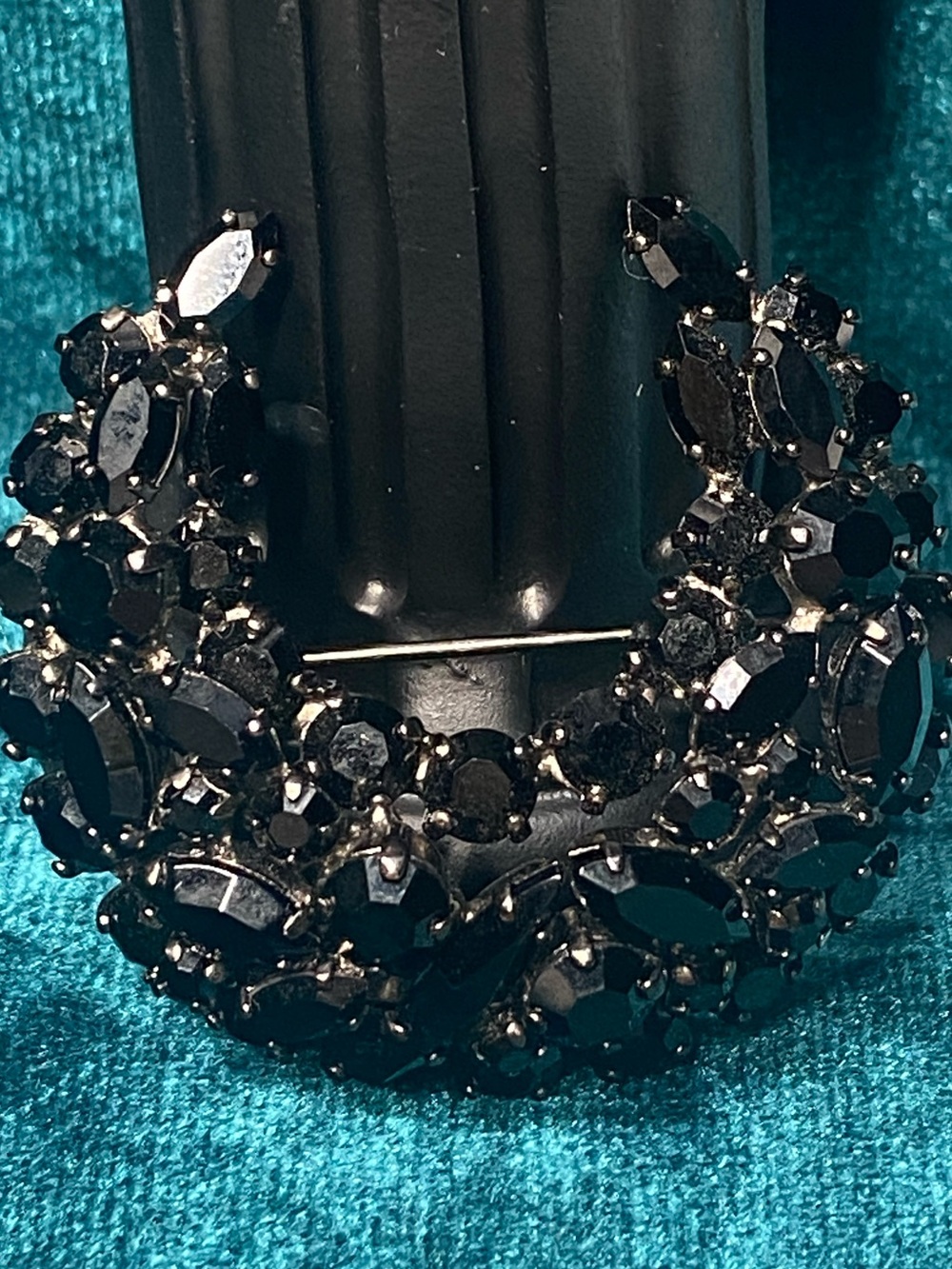 🍇 Black Crystal Brooch by Gustave Sherman 1960’s